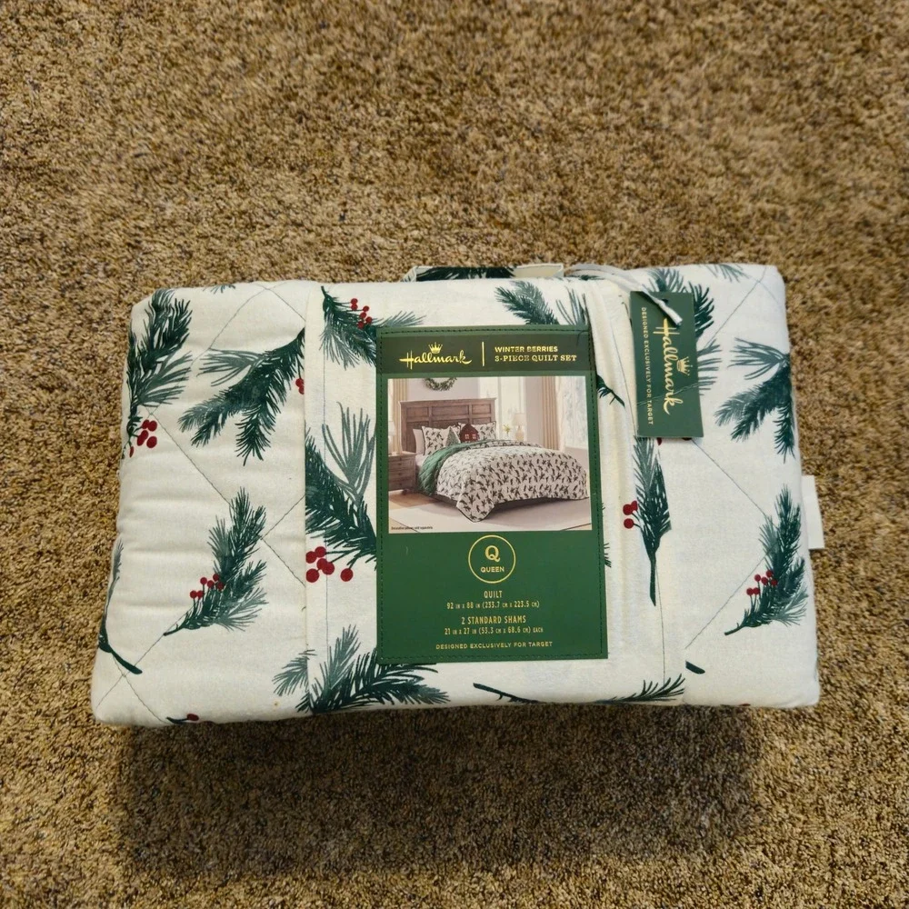New! Hallmark 3-Piece Patchwork Winter Berries Holiday Quilt Sham Set Queen Red